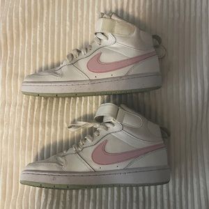 Nike Court Borough Mid 2 (Big Kids’ Shoes)